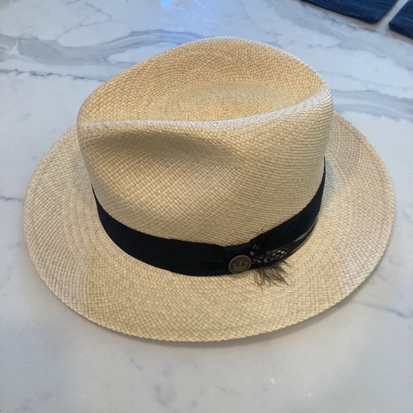 Goorin Bros Accessories - NWOT Goorin Bros Straw Hat with Black Ribbon and Feather in Pin